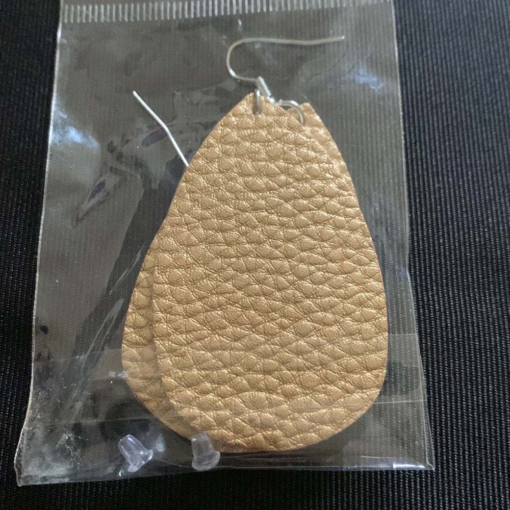 🔥🆕 Gold PU Leather Teardrop Earrings